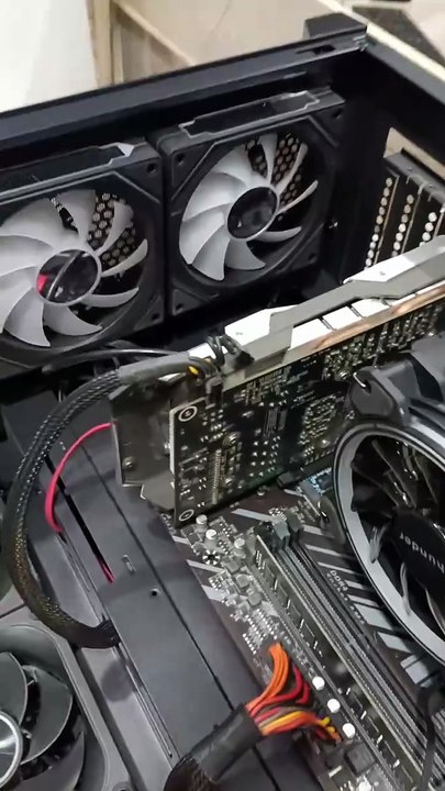 gaming pc 12 volt area short P4 jack disconnect pc on connect jack PC off #gamingpc#gamingcard#issue