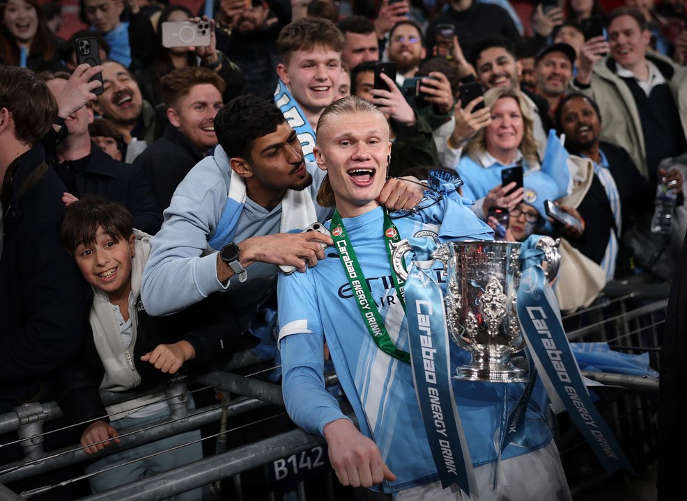 Il Manchester City trionfa in Carabao Cup e Haaland festeggia con i tifosi