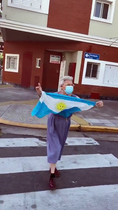 Murió la "abuela Lalalá", la mujer que se hizo viral con los festejos de la Selección en el Mundial 2022