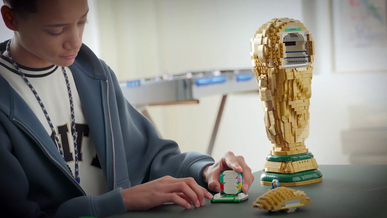 Wer gewinnt die Fußball-Weltmeisterschaft 2026? Lego, denn die haben den offiziellen WM-Pokal für 180 Euro