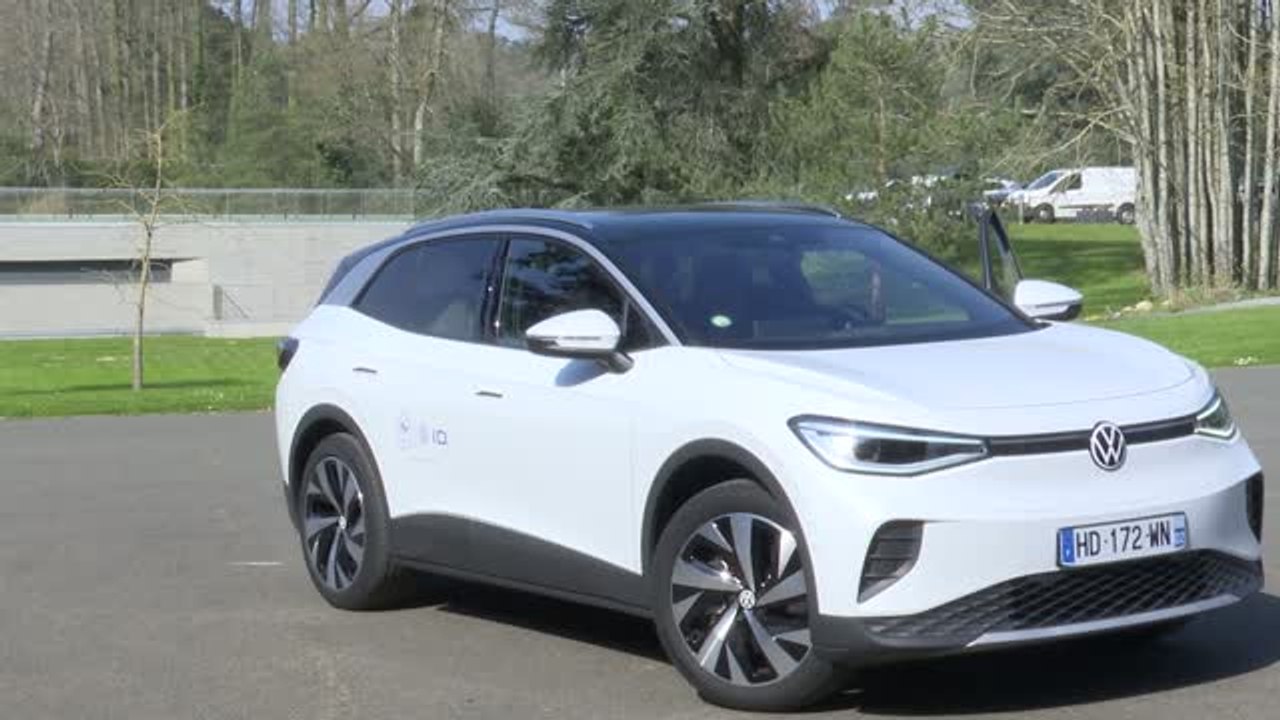 Bleus - Lucas Hernandez bloqué dans la voiture !