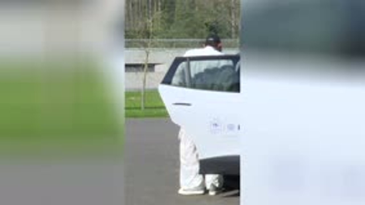 Bleus - Lucas Hernandez bloqué dans la voiture !