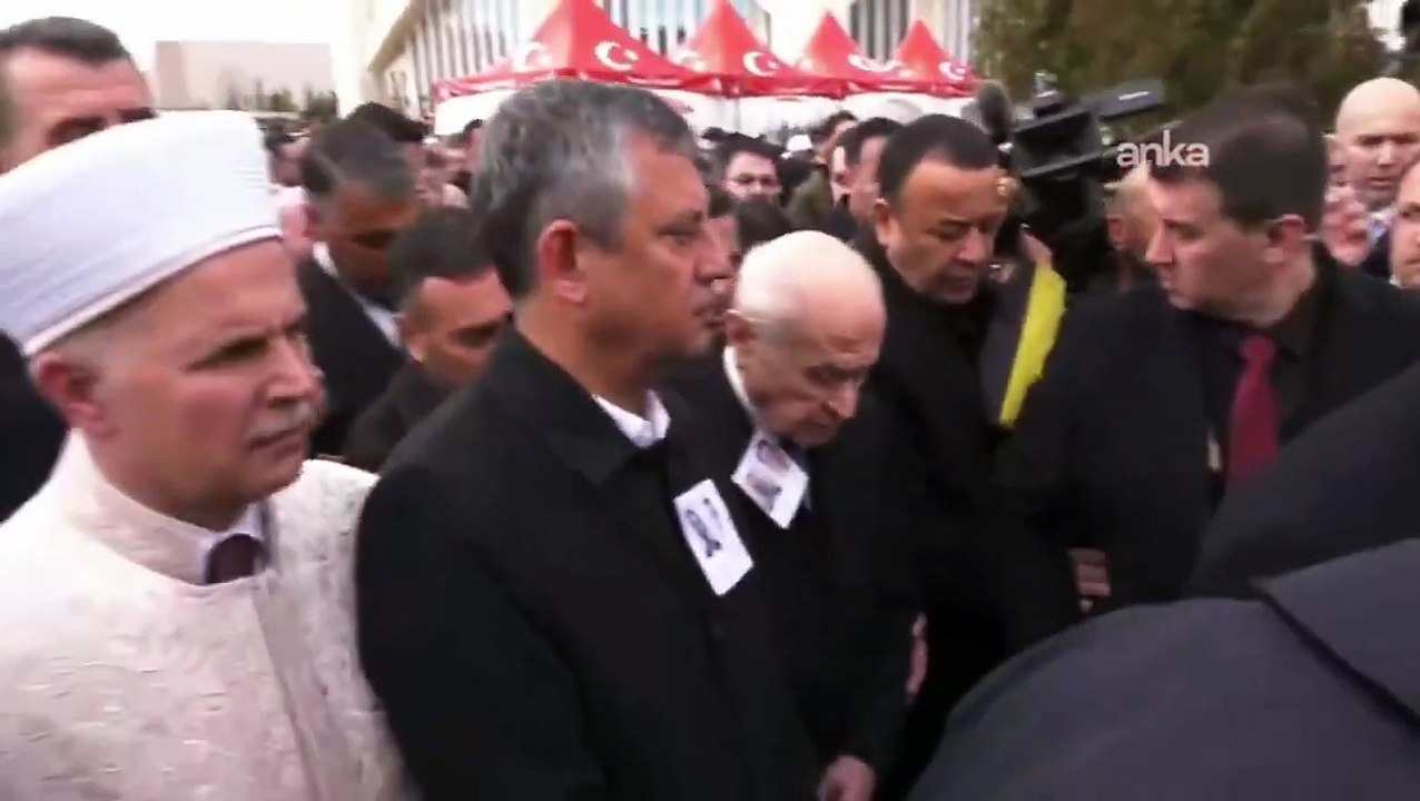 Özel, Bahçeli’ye aracına kadar eşlik etti