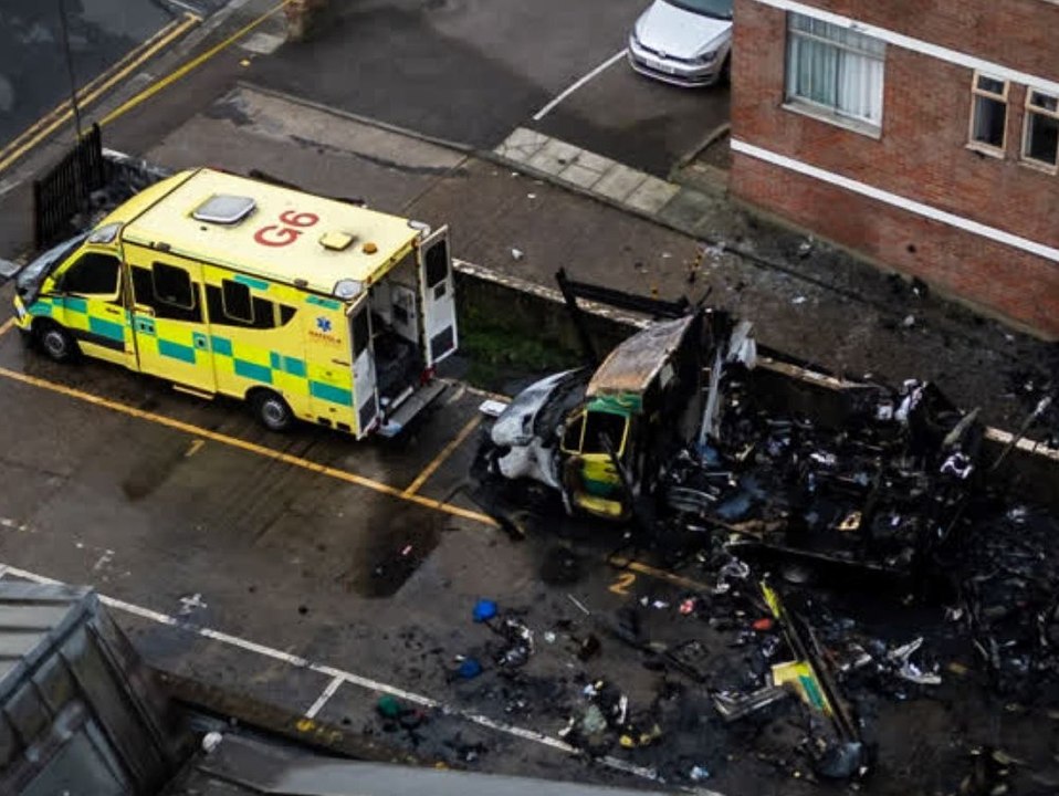 Brandanschlag auf jüdische Rettungswagen schockiert London