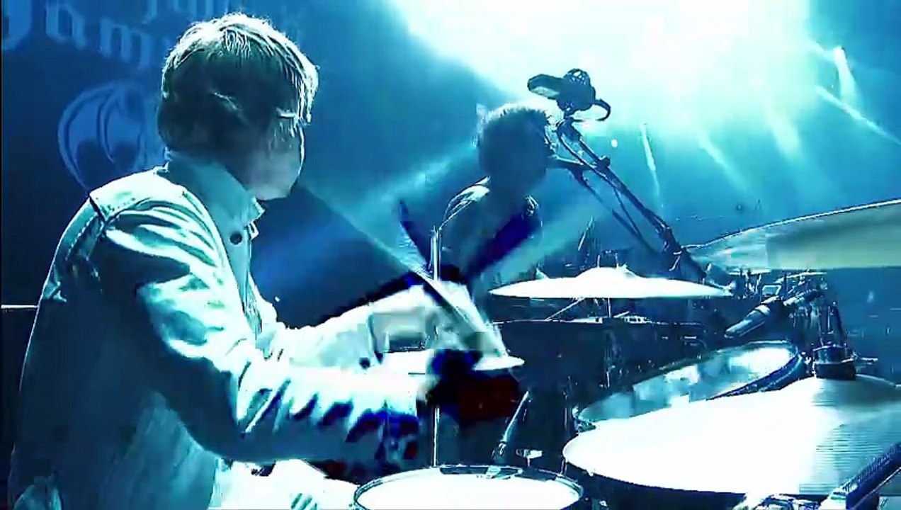 School's Out (Alice Cooper song) / Another Brick in the Wall Part 2 snippet (with Andreas Kisser) - Hollywood Vampires (live)