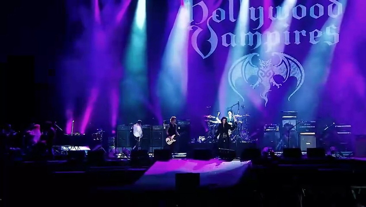 The Train Kept A-Rollin' (Tiny Bradshaw cover) with Zak Starkey - Hollywood Vampires (live)