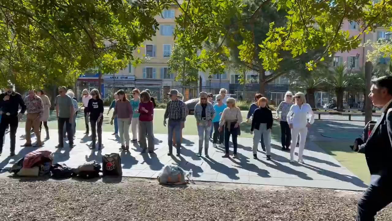 petit moment de détente pour Christian Estrosi entre les deux tours des municipales 2026 a Nice il etait loin de s imaginer que c etait le dernier moment de detente avant sa défaite le dimanche 22 mars 2026 devant  Éric Ciotti ...