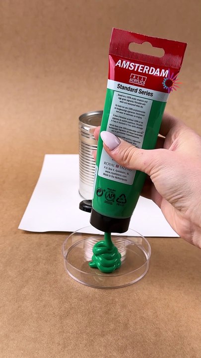 This candle centerpiece brings cozy holiday vibes🕯️✨