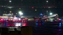 Dos muertos en el choque de un vehículo y un avión en aeropuerto de Nueva York