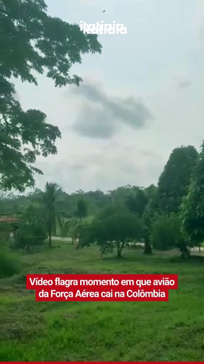 Vídeo flagra momento em que avião da Força Aérea cai na Colômbia