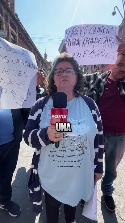 Trabajadores de taxi por aplicación como Uber y Didi, protestan afuera de Palacio Nacional, exigen poder trabajar en el Aeropuerto de la CDMX.