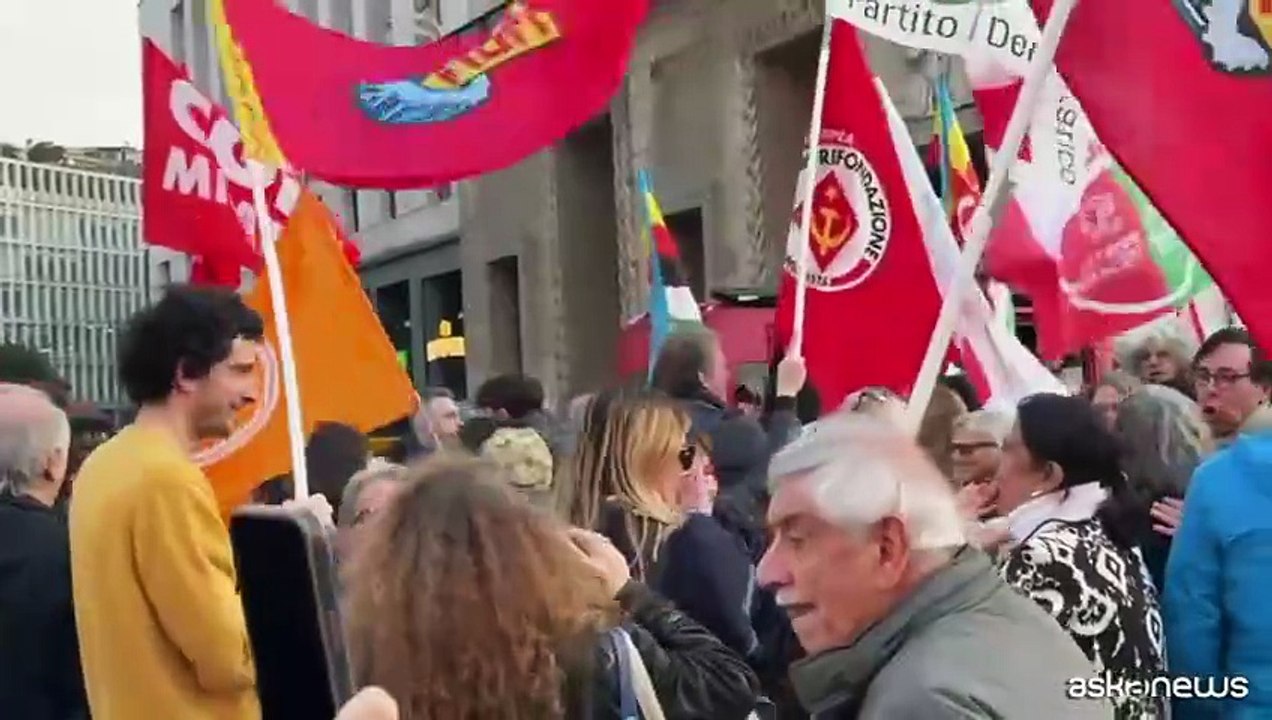 Referendum, a Milano la festa per il No in piazza Duomo