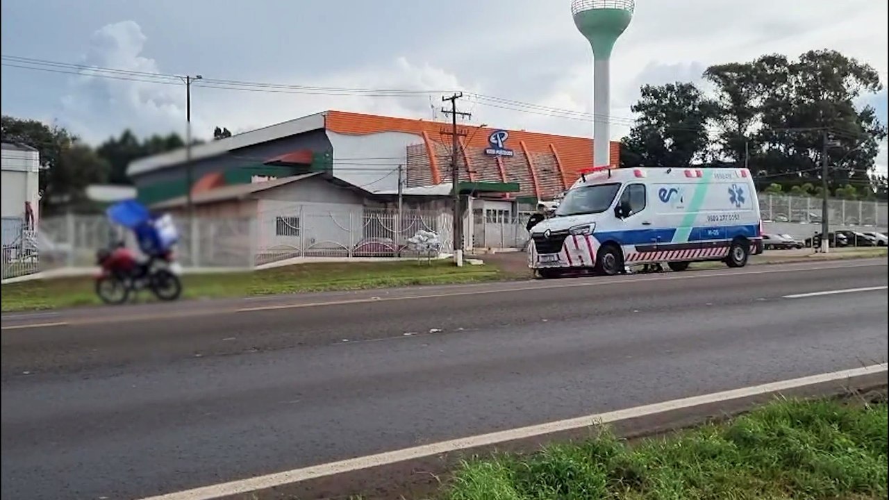 Motociclista fica ferido em colisão traseira na BR-277, em Cascavel