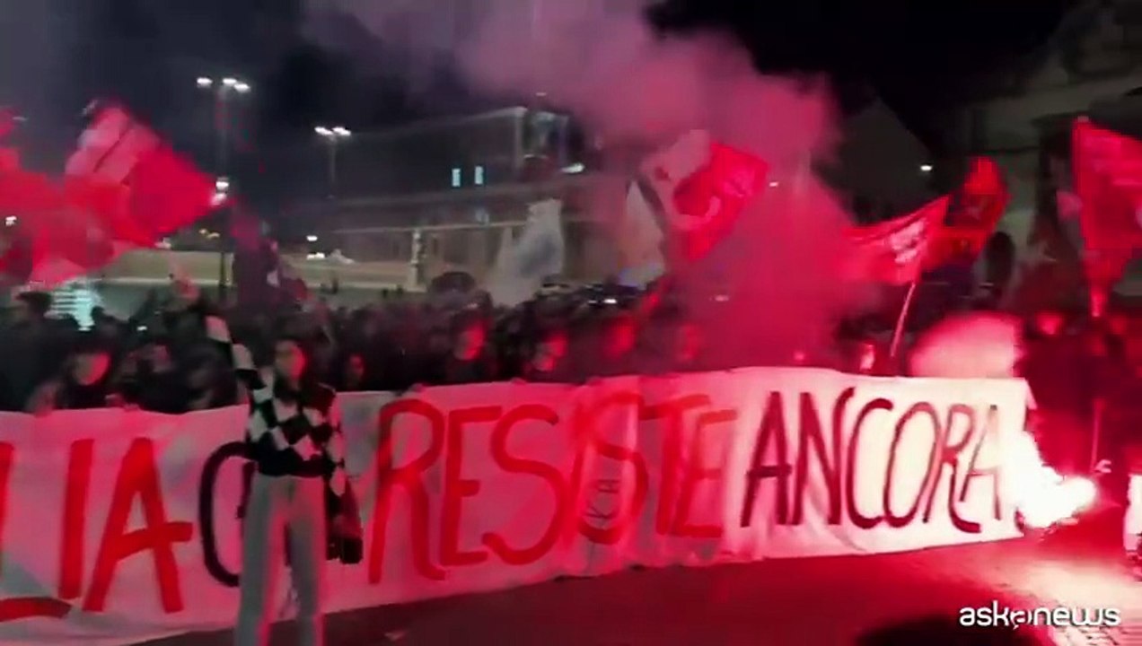 Referendum, fuochi d'artificio a piazza del Popolo a Roma per il No