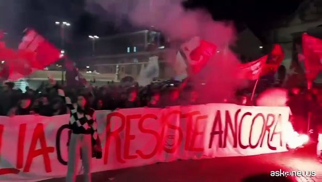 Referendum, fuochi d'artificio a piazza del Popolo a Roma per il No