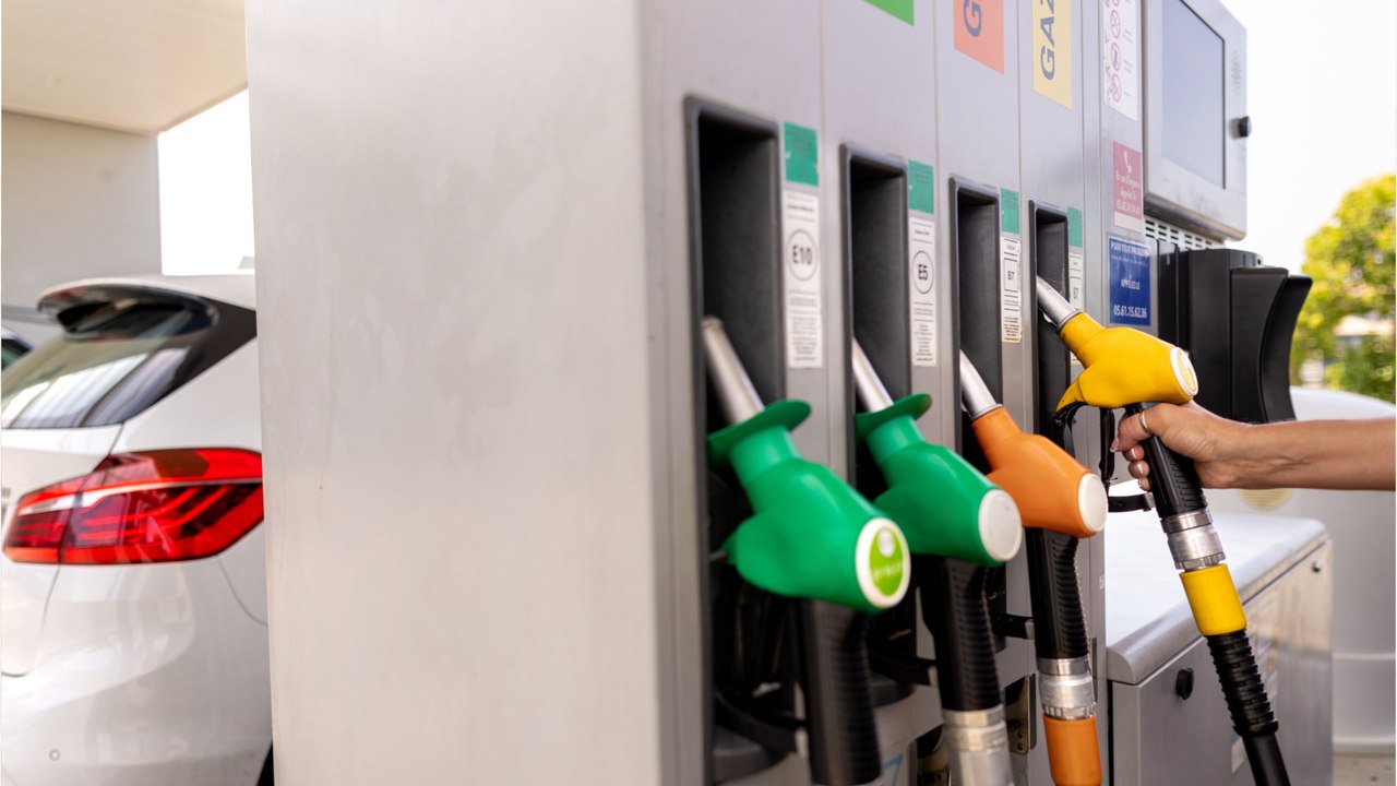 Prix du carburant : le gouvernement annonce des aides pour les pêcheurs et les transporteurs… mais rien pour les particuliers