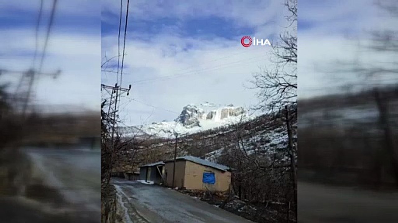 Dağdan kar, şelale gibi aktı! Nefes kesen manzara