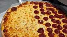 Crispy half cheese half pepperoni pizza 🤌🏻