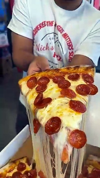 Quadruple cheese pepperoni pizza 🤤