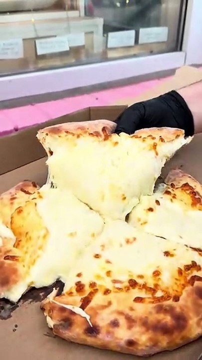 Quadruple cheese pizzz 😮‍💨
