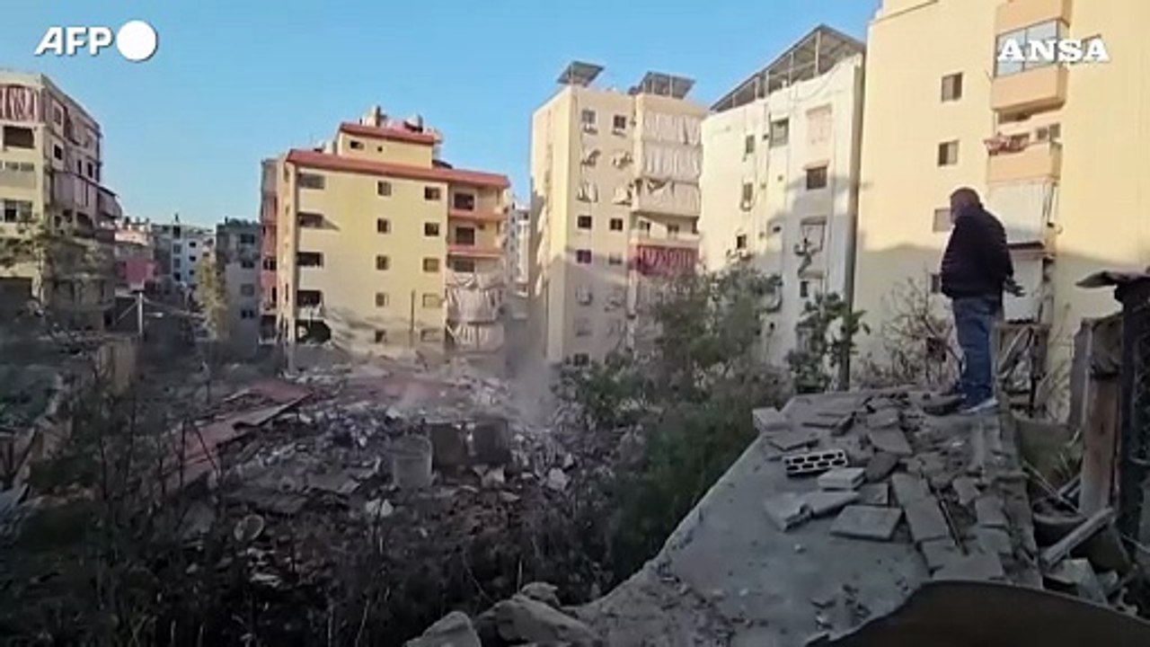 Raid in Libano, tra le macerie nel sud di Beirut