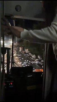Ônibus com estudantes bate em carreta e deixa motorista morto na BR-259