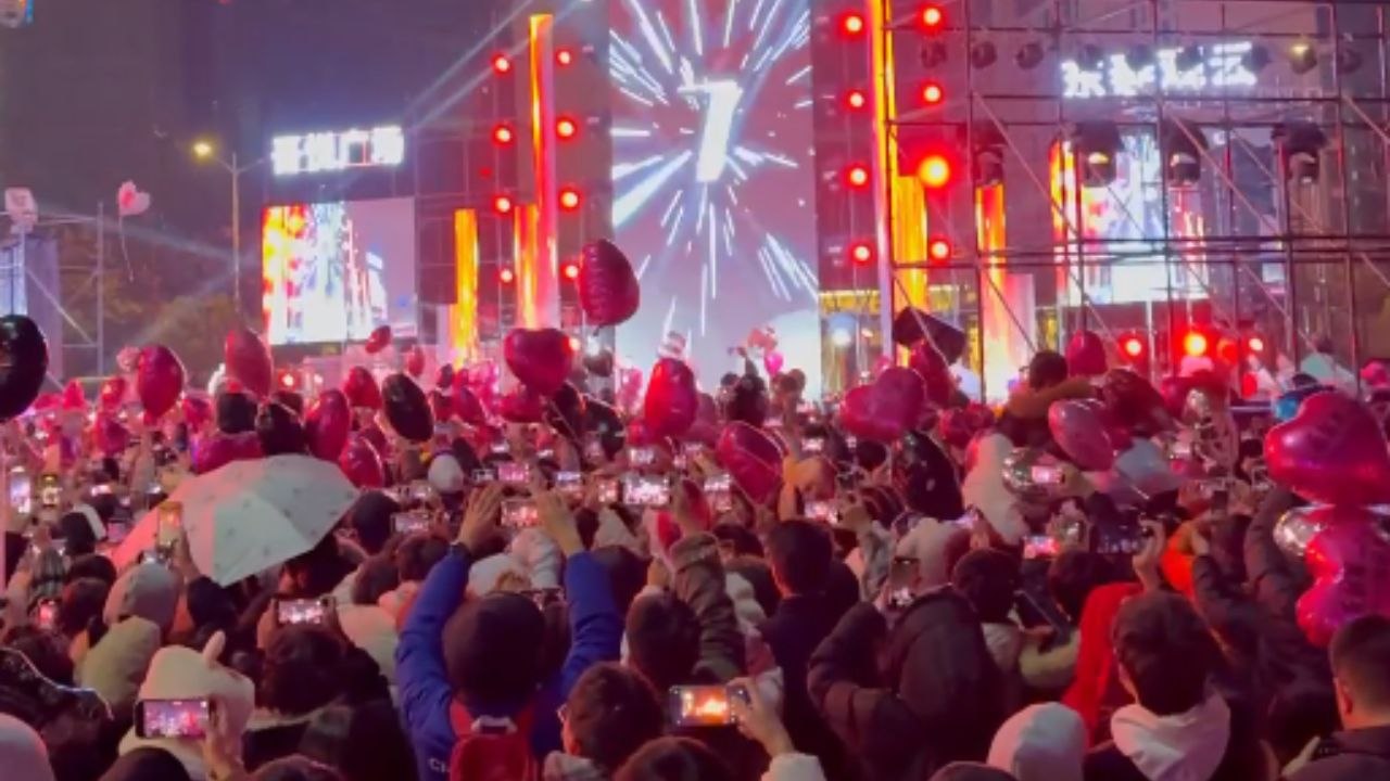 New Year's countdown in Jingzhou, China, turns magical as balloons fill the night sky