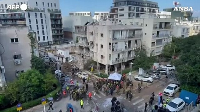 Tel Aviv, missile iraniano colpisce un edificio: quattro feriti
