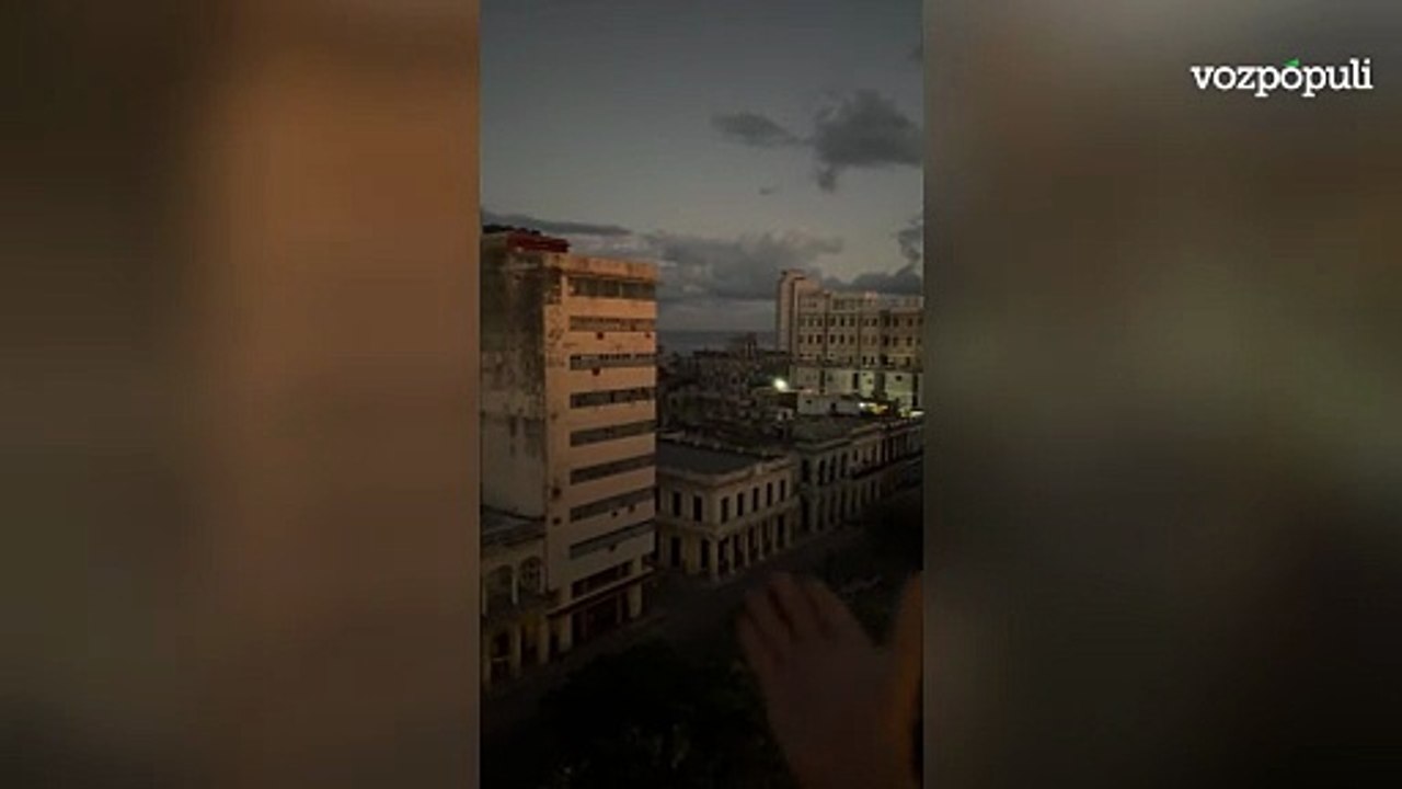 Un cubano muestra La Habana completamente a oscuras... salvo el hotel de Pablo Iglesias