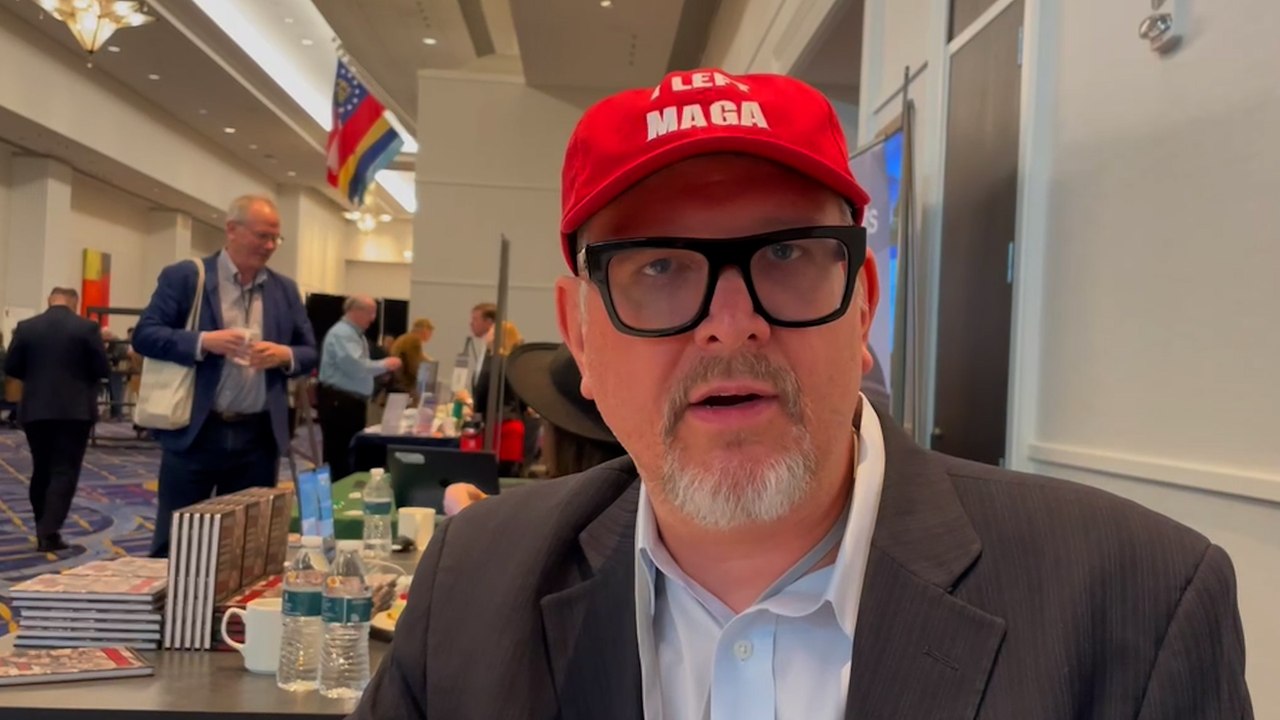 Ancien supporter de Trump, Rich Logis alerte les électeurs du RN