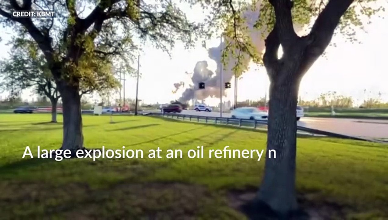 Explosion at Texas oil refinery creates huge smoke plume