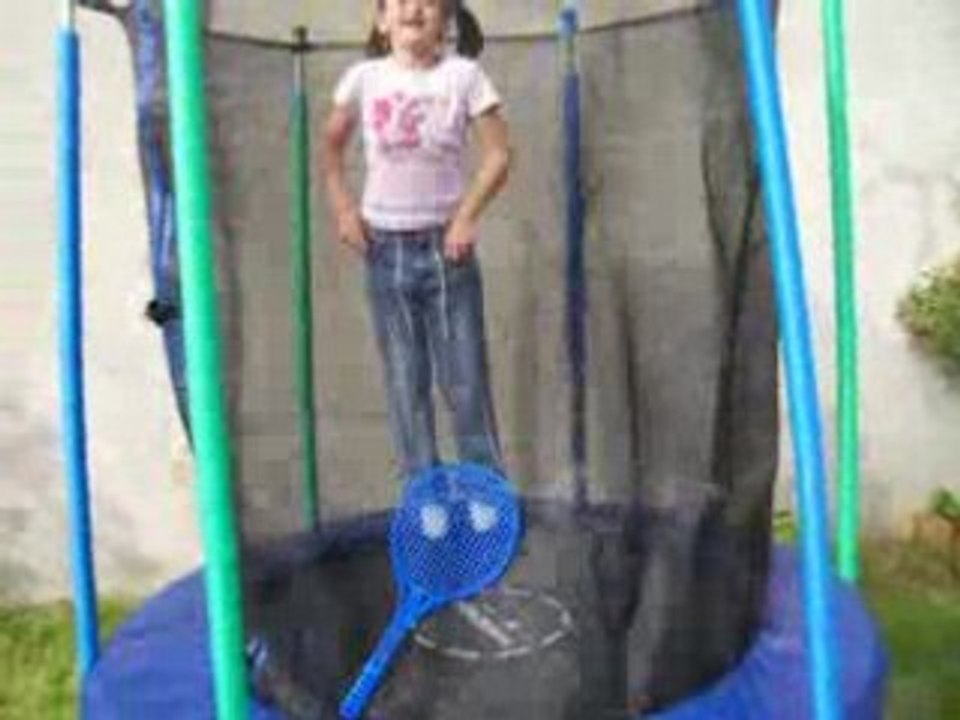 Corolyn au trampoline