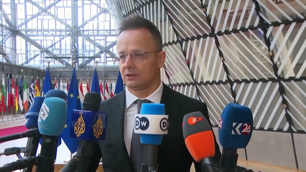 El ministro de Asuntos Exteriores húngaro admite llamadas a Lavrov "antes y después" de las reuniones clave de la UE