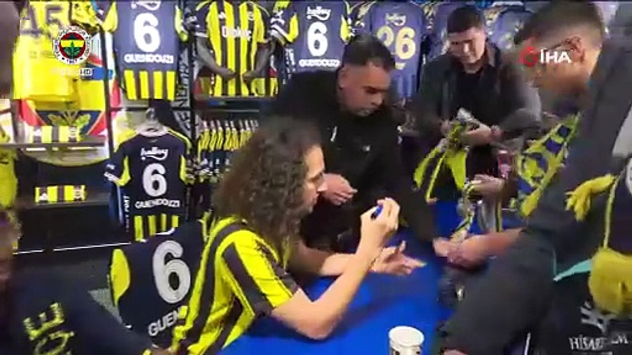 Fenerbahçeli futbolcular Guendouzi, Nene ve Cherif, taraftarlarla buluştu | Ajansspor | IHA