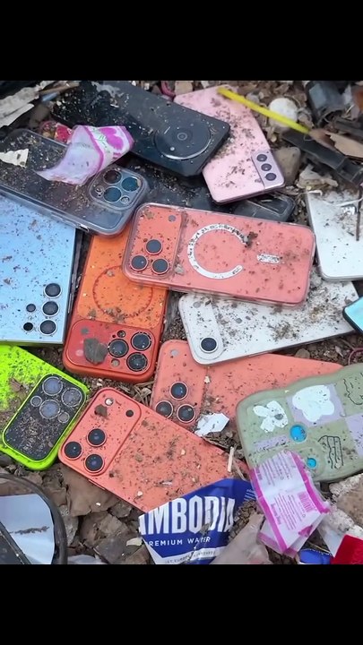 Found iphones  wow #foundphone #iphones #oldtonew #reels
