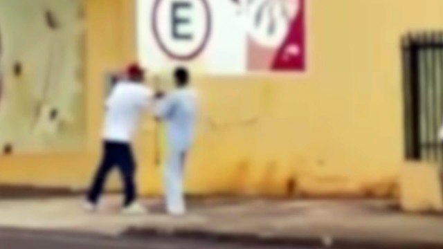 Homem com roupa de hospital, dreno na mão e tornozeleira eletrônica é agredido na região central de Cascavel