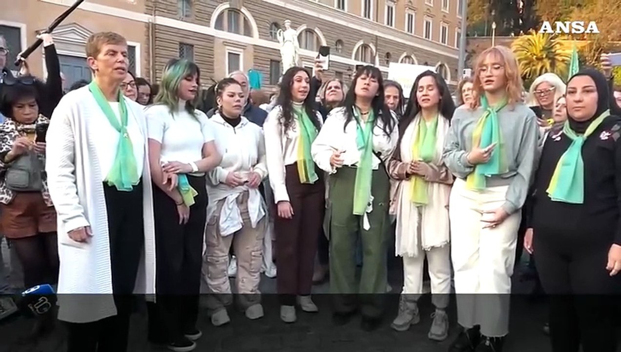 Roma, madri palestinesi e israeliane a piedi nudi per la pace