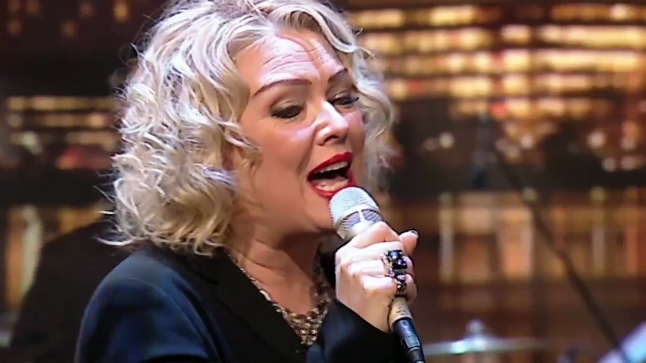 Kim Wilde - Sleeping Satellite (live Talkshowet Meyerheim 2012)