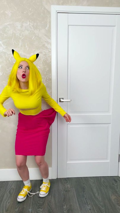 Skirt is stuck in door! 😱