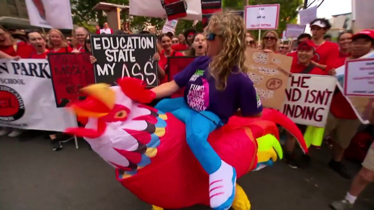 Victorian teachers and support staff strike for the first time in 13 years over pay dispute