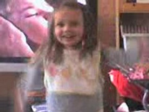 clara danse la tecktonik