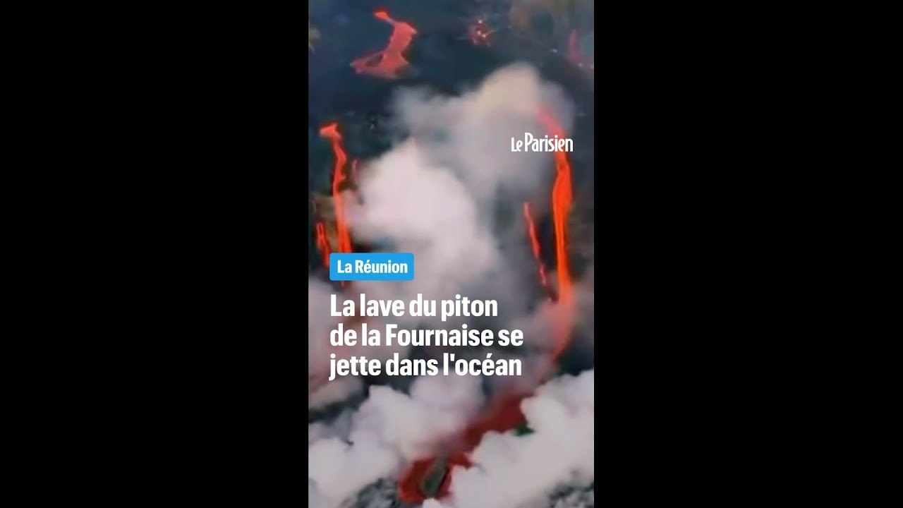 La lave du piton de la Fournaise se jette dans l'océan Indien