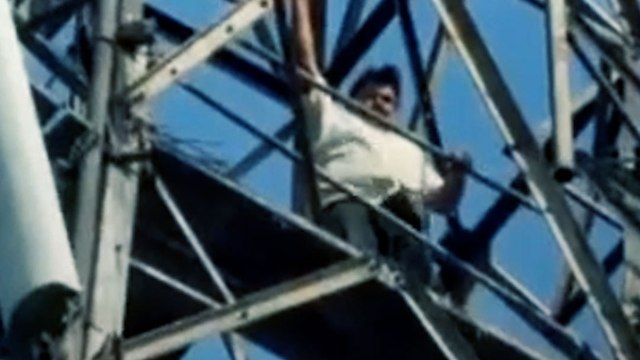 सोनीपत में ऊंचे मोबाइल टावर पर चढ़ा युवक