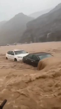 Massive Flooding in Khasab, Musandam Governorate, Oman 🇲🇦 | Cars Swept Away After Heavy Rain (24 March 2026)