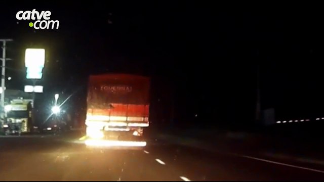 Imagens mostram fuga, salto de motorista e caminhão desgovernado em Toledo