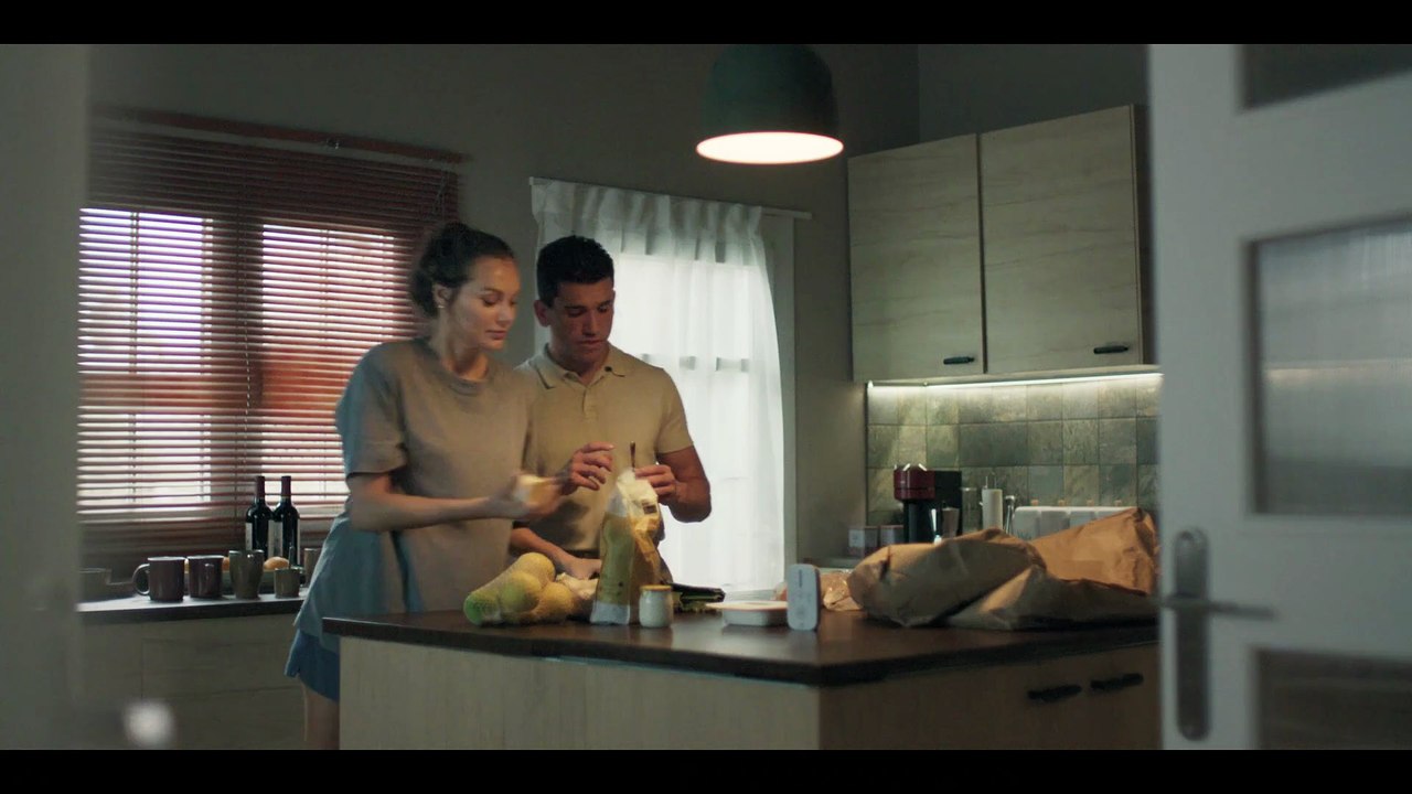 Tráiler de la película "La silla", protagonizada por Jaime Lorente. Estreno en cines el 12 de junio.