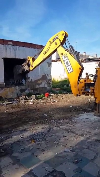 Comienza el derribo de cinco chabolas en San Martín de Porres