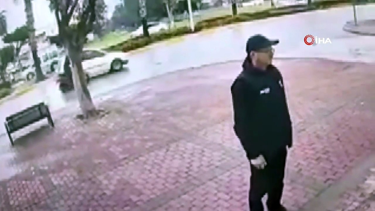 Elektrikli bisiklet sürücüsünü yola savuran kaza kamerada