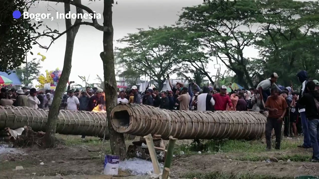 Indonesians fire wooden cannons in traditional post-Eid celebrations