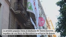 Más de quinientas personas se movilizan en la puerta de Txema Escorsa para evitar su desahucio